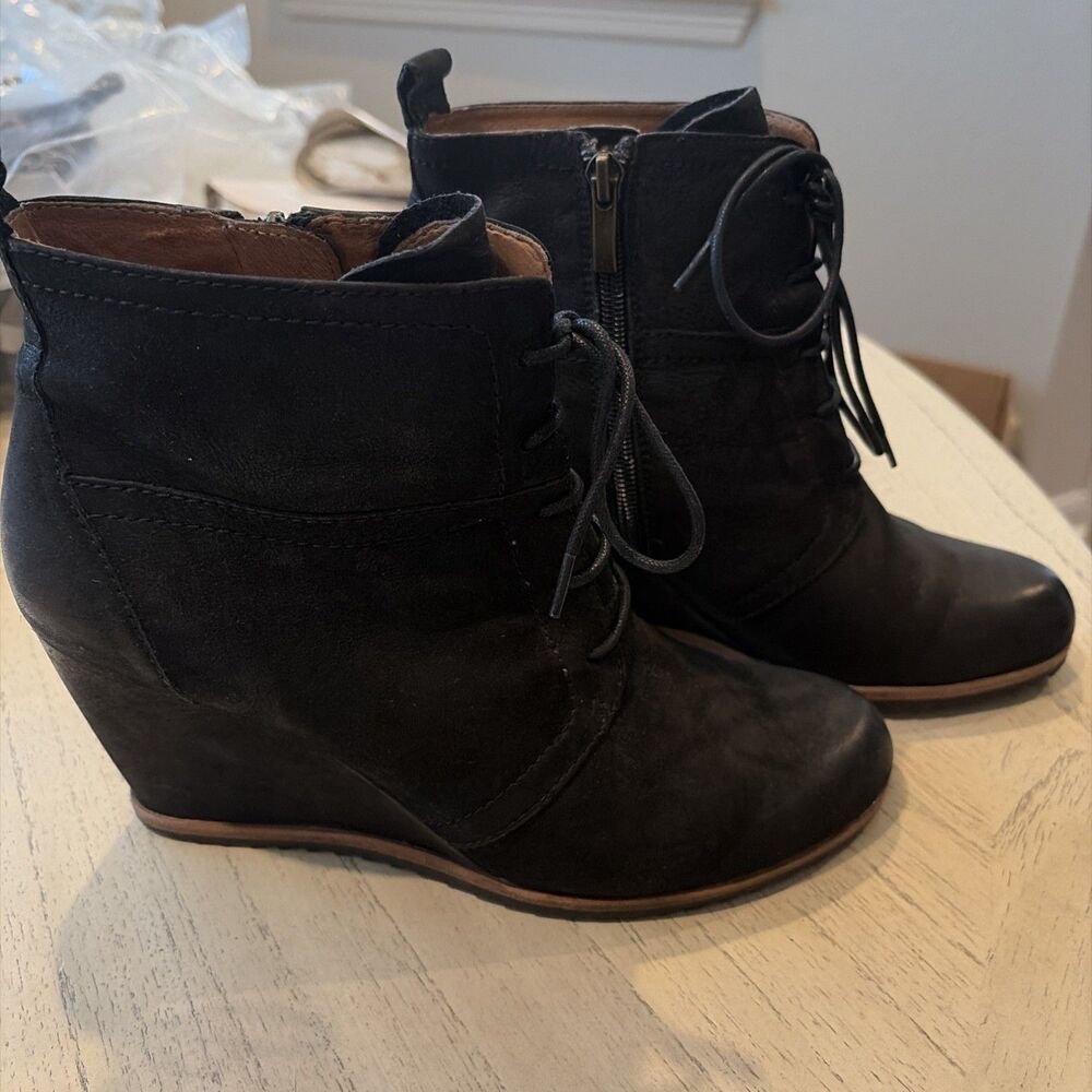 BIALA Bootie Suede Wedge Ankle Boots Front Tie Size 8.5 EUR 39M